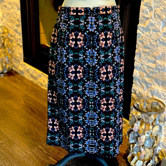 Jcrew pencil skirt size 10 with pattern - Picture 1 of 3